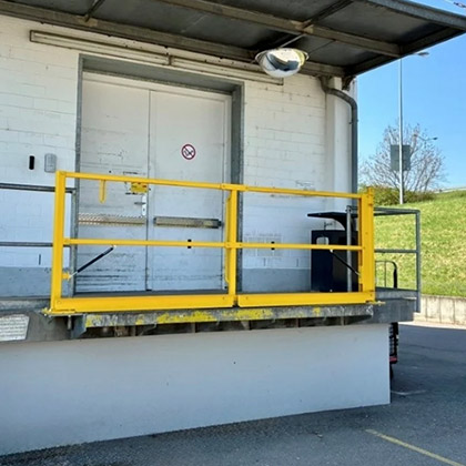 Absturzsicherung für Laderampe