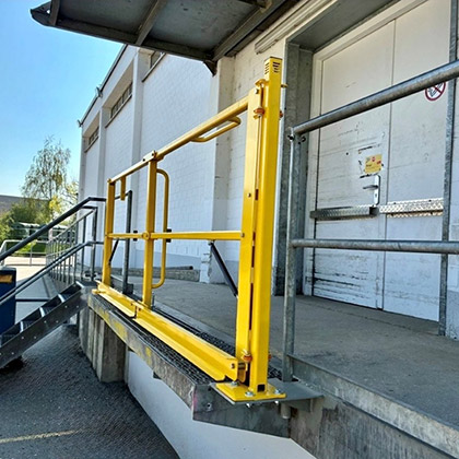 Absturzsicherung für Laderampe