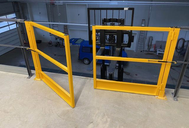 Selbstschließende Doppelflügeltür